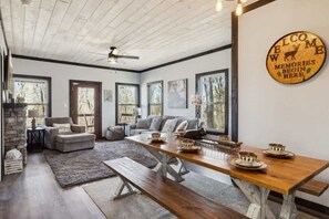 Dining - Sassy Bear Hideaway by Beyond Expectations: 4BR w/ Firepit, Game Room & Hot Tub (Sevierville)
