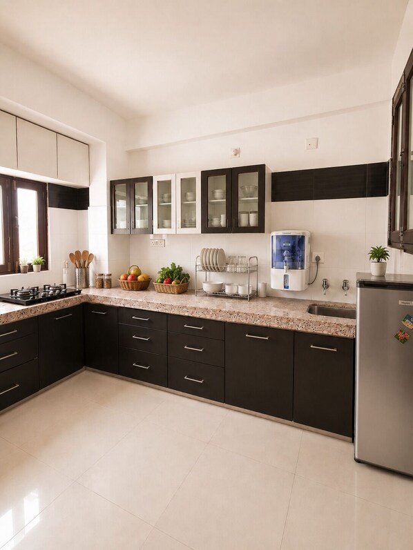 Deluxe Triple Room | Private kitchen - Hotel Shreenathji Inn (Udaipur)