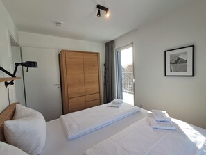 Free WiFi, bed sheets - Spacious Apartment with Exceptional Mountain View, Sauna and Terrace (Winterberg)