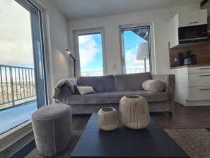 TV, fireplace - Spacious Apartment with Exceptional Mountain View, Sauna and Terrace (Winterberg)
