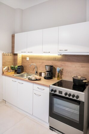Apartment, 3 Bedrooms | Private kitchen - Porto Sea View Apartments - Kypriou (Thessaloniki)