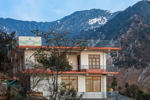 Front of property - Sowa Stays Bir (Baijnath)