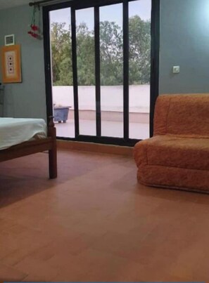 Internet, bed sheets - Aigle penthouse apartment (Saly)