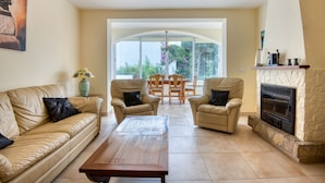 Living area - OSKAR: House with pool in l'Escala (L'Escala)