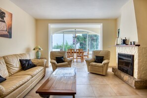 Living area - OSKAR: House with pool in l'Escala (L'Escala)