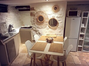 Private kitchen - Charming studio, suspended time, pets welcome (Malaucène)