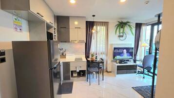 Fridge, microwave, stovetop, toaster