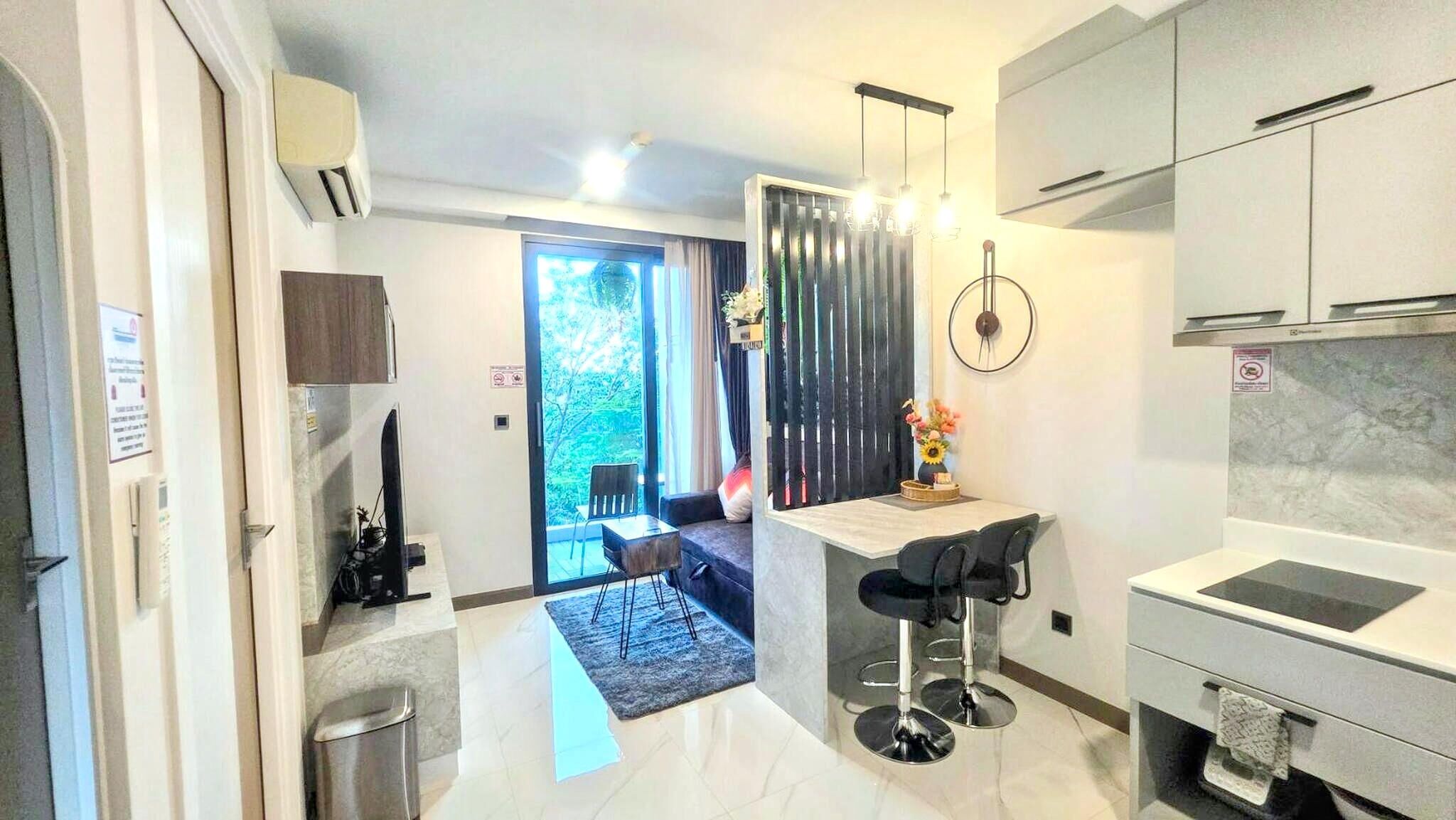 Fridge, microwave, stovetop, toaster