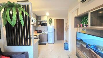 Fridge, microwave, stovetop, toaster