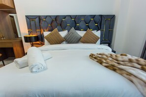 2 bedrooms, iron/ironing board, WiFi - Premium Two Bedroom Suite at Essence (Accra)