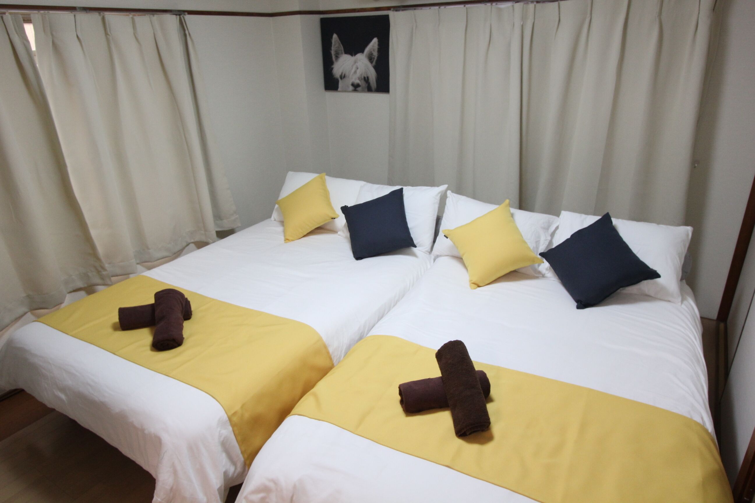 1 bedroom, bed sheets