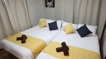 1 bedroom, bed sheets