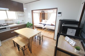 Interior - Step Out to Metro & Local Eats - Nakano-Honmachi Gem (33) (中野区本町)