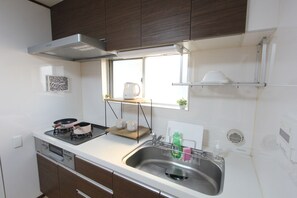 Private kitchen - Step Out to Metro & Local Eats - Nakano-Honmachi Gem (33) (中野区本町)