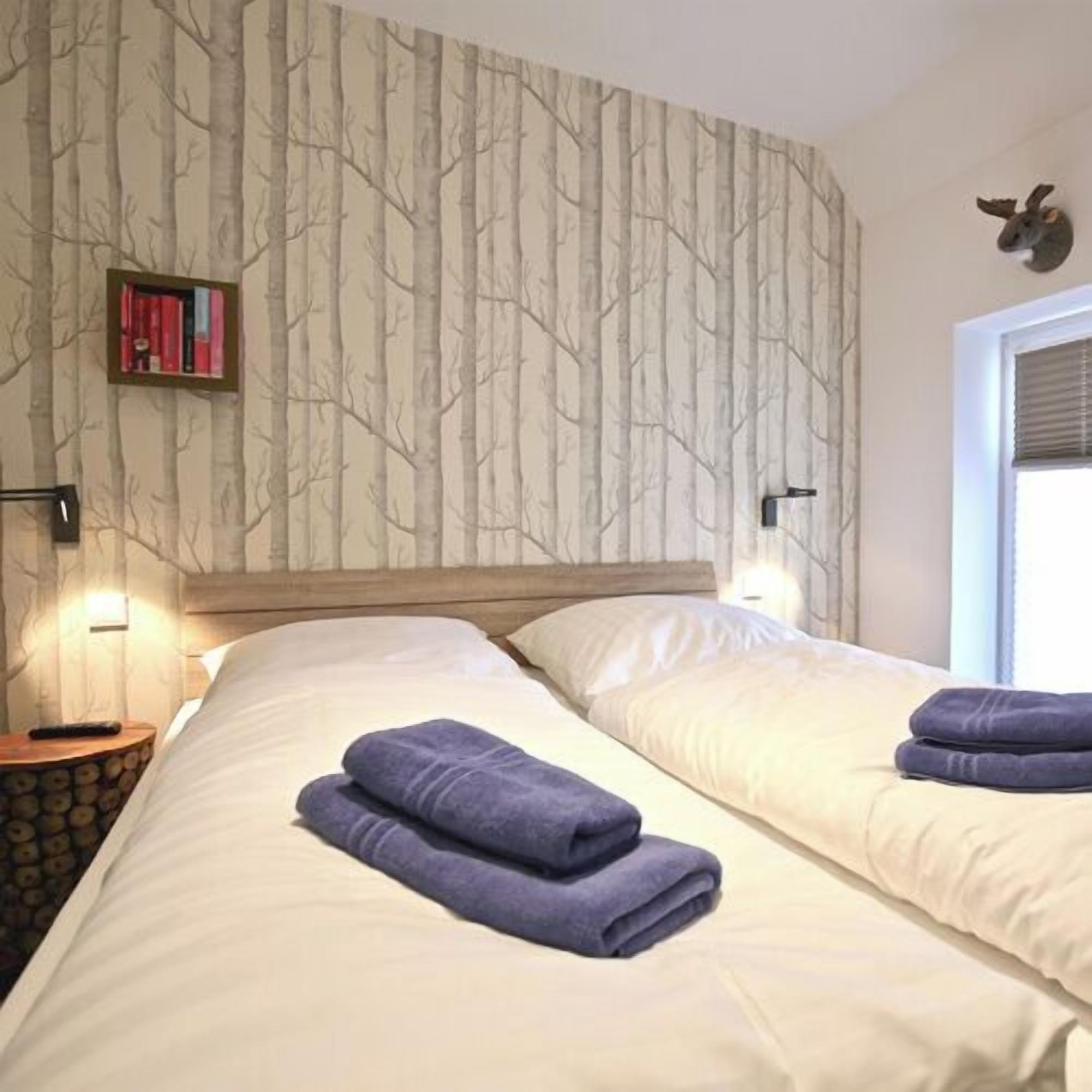 Bügeleisen/Bügelbrett, Reisekinderbett, kostenloses WLAN, Bettwäsche