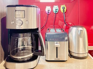 قهوة و/أو ماكينة صنع القهوة