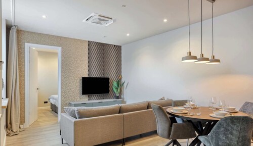 HanzeBnB - The Luxury Apartment