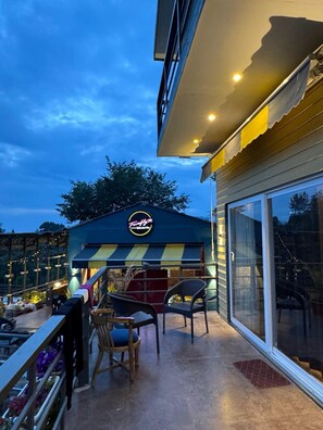 المنشأة من الخارج