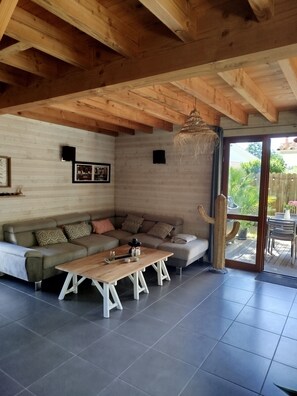 TV - Wooden house (Andernos-les-Bains)