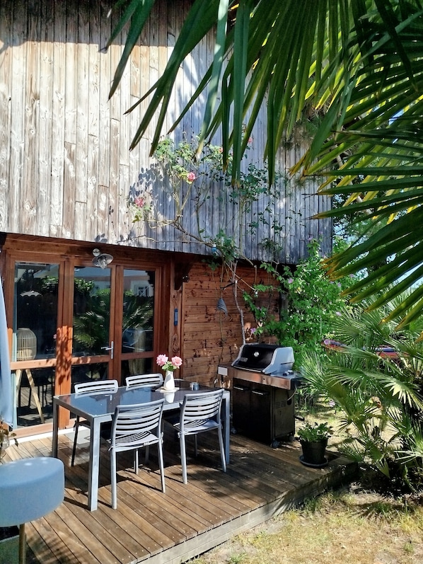 Outdoor dining - Wooden house (Andernos-les-Bains)