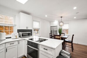 Refrigerador, microondas, horno, placa de cocina