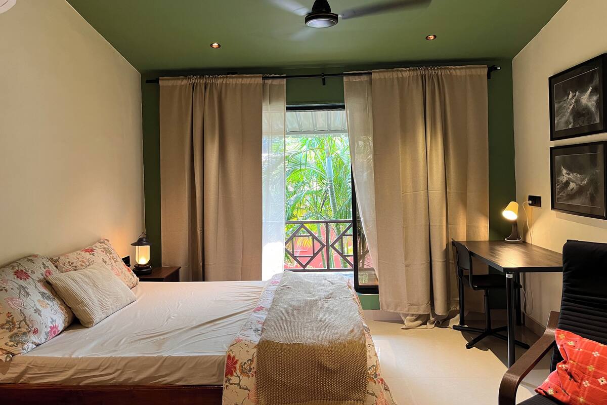 Deluxe Room | Desk, laptop workspace, free WiFi