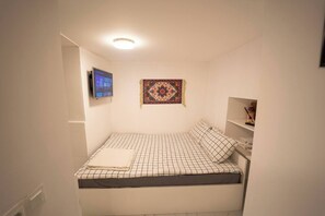 Silitysrauta/-lauta, Wi-Fi, vuodevaatteet