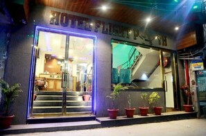 واجهة المنشأة