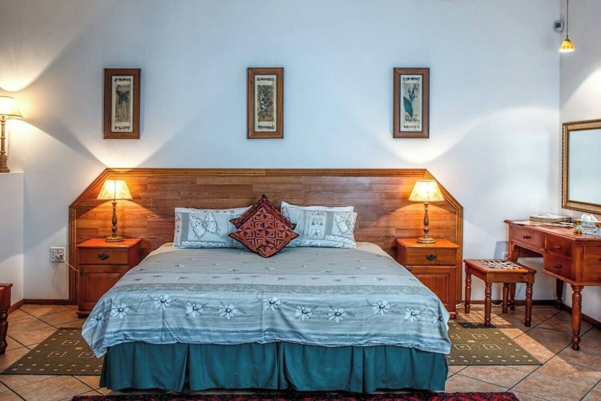 Classic Triple Room | Desk, free WiFi