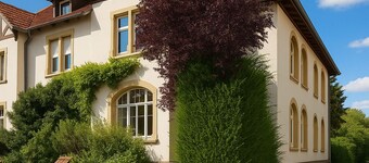 Villa flair meets city proximity