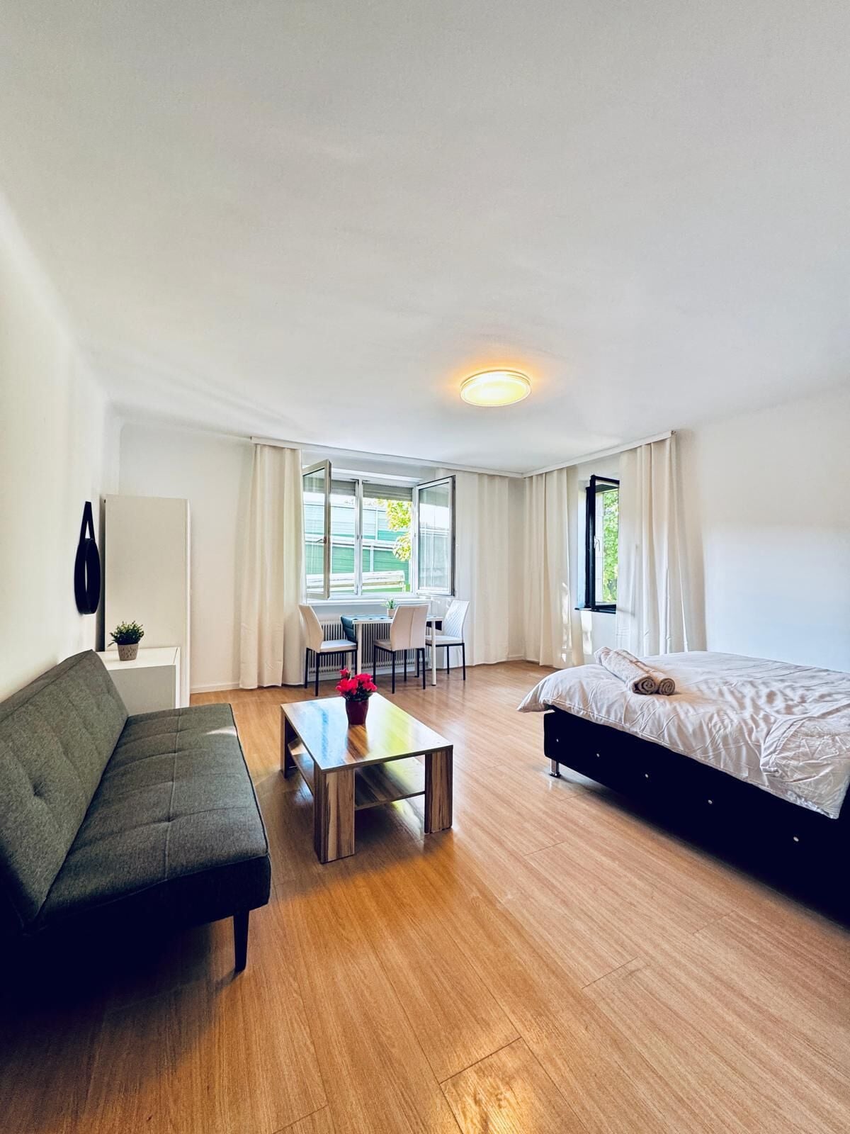 Basic Apartment | Iron/ironing board