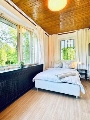 Basic Apartment | Iron/ironing board - Spacious Garden Villa for 16 Guests (Vienna)