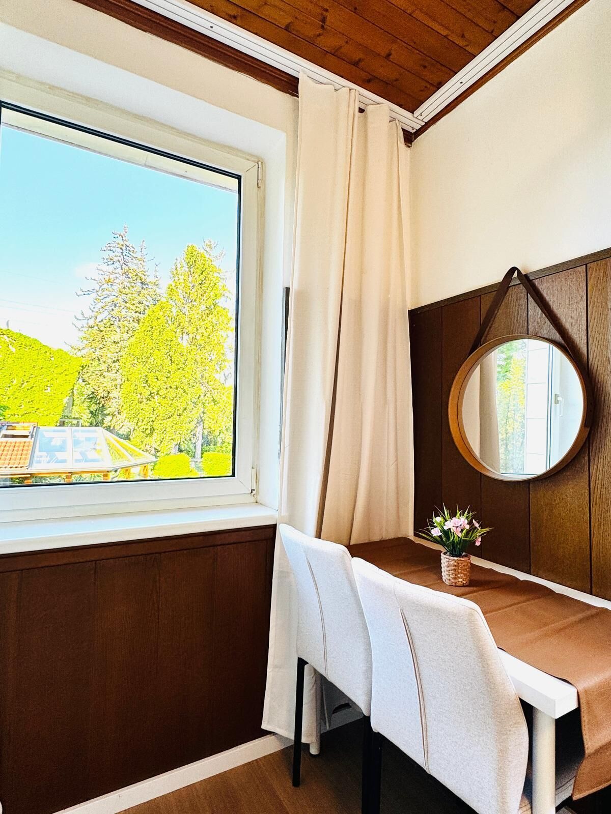 Basic Apartment | Iron/ironing board