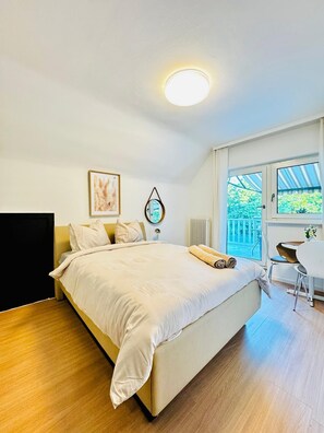 Basic Apartment | Iron/ironing board - Spacious Garden Villa for 16 Guests (Vienna)