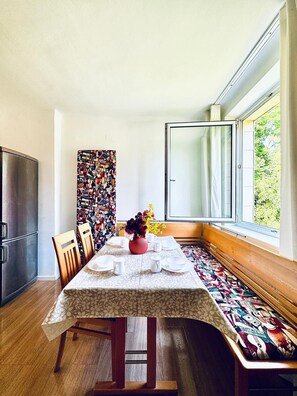 Basic Apartment | Private kitchen | Fridge, microwave, oven, stovetop - Spacious Garden Villa for 16 Guests (Vienna)