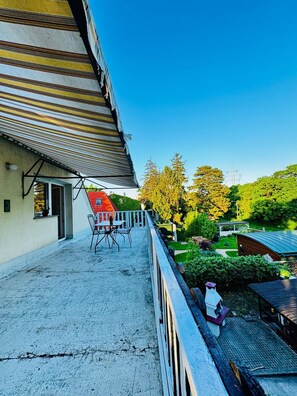 Basic Apartment | Iron/ironing board - Spacious Garden Villa for 16 Guests (Vienna)