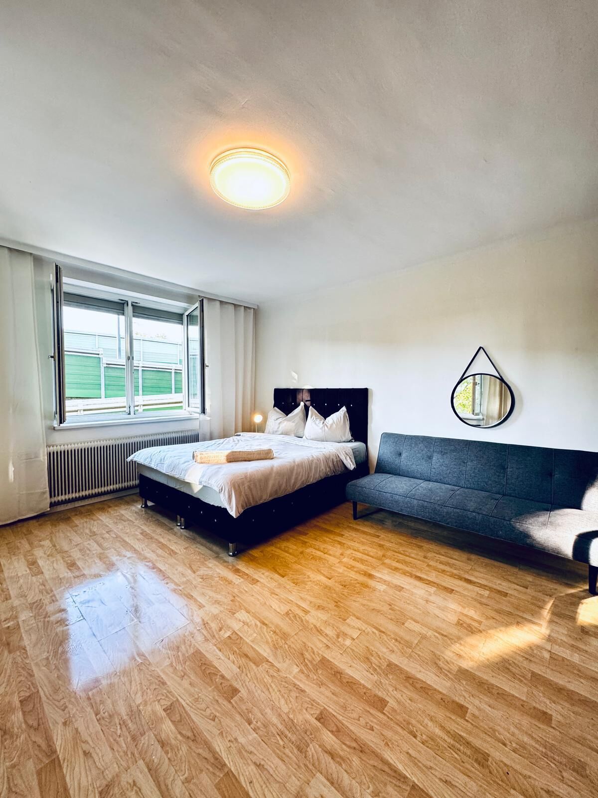 เบสิกอพาร์ทเมนท์ | เตารีด/โต๊ะรีดผ้า