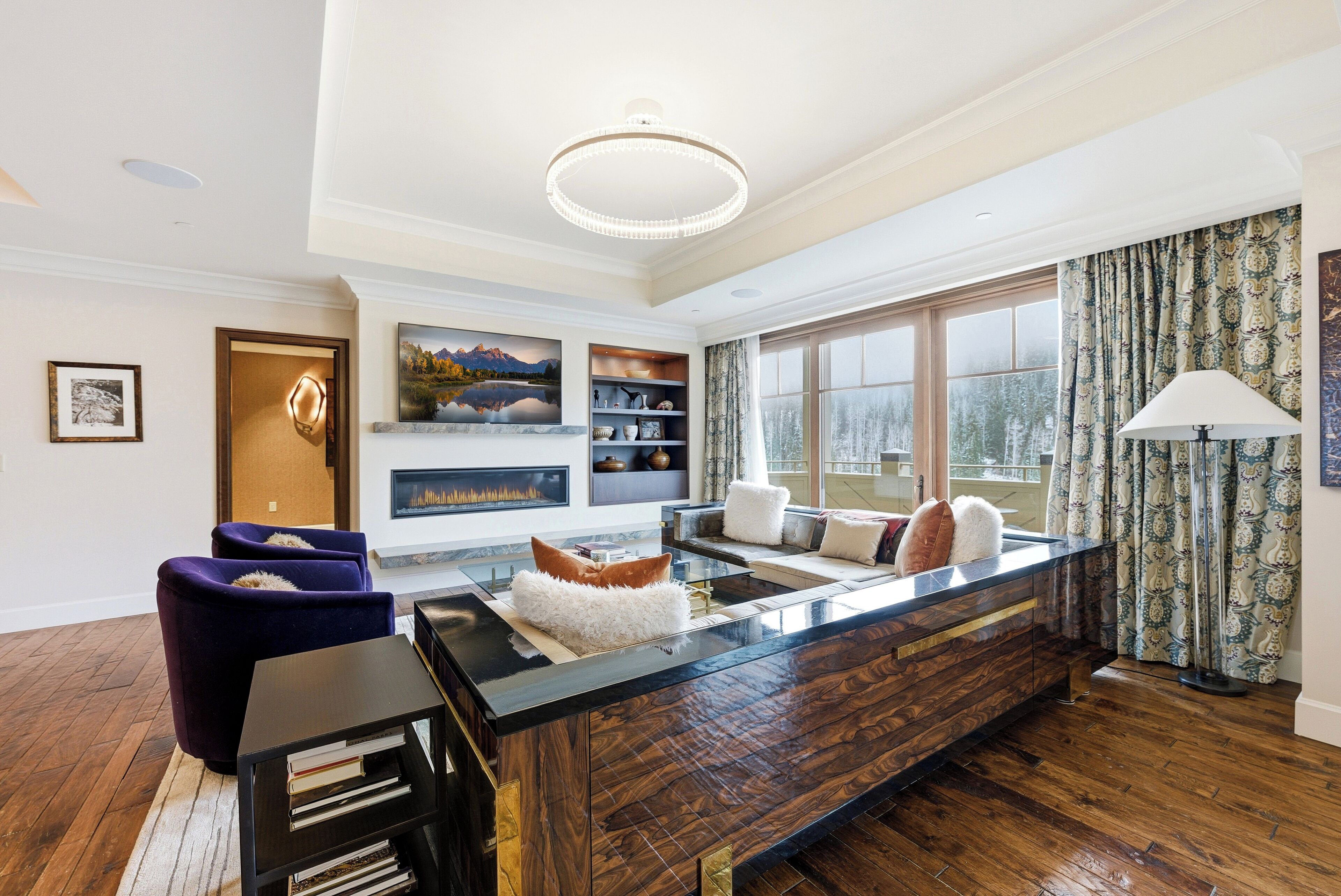 Smart TV, fireplace, offices