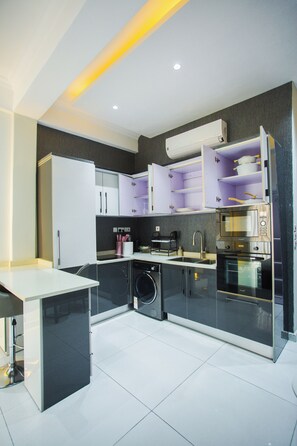 Fridge, microwave, oven, stovetop - Luxury Studio Apartment at Silicon Square (Accra)