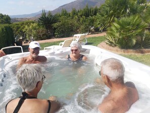 Outdoor spa tub - Apartment 'Roca' with Sea View, Wi-Fi and Air Conditioning (Estepona)