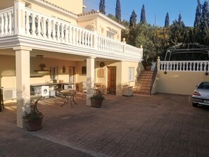 Outdoor dining - Apartment 'Roca' with Sea View, Wi-Fi and Air Conditioning (Estepona)