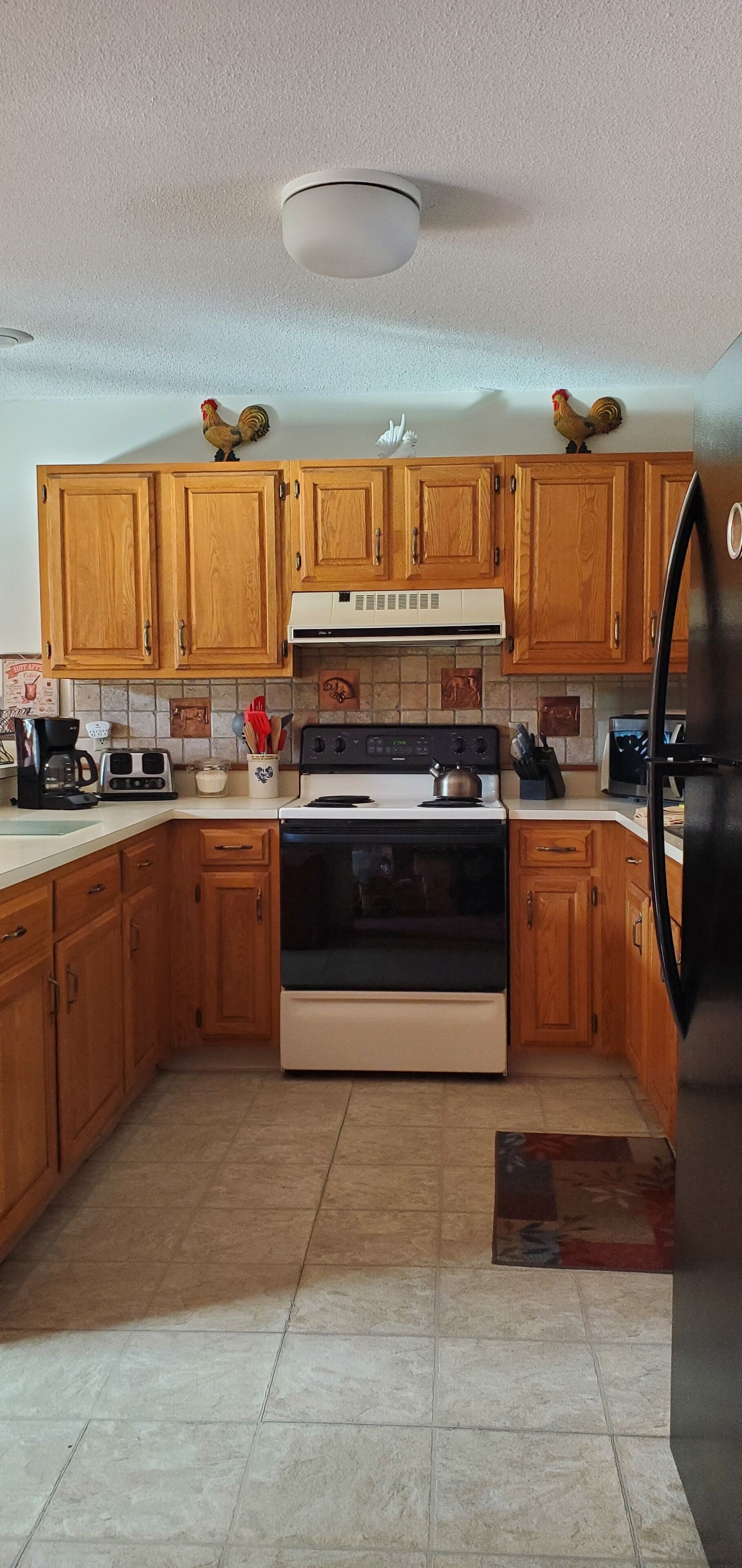 Four à micro-ondes, un four, surface de cuisson, lave-vaisselle