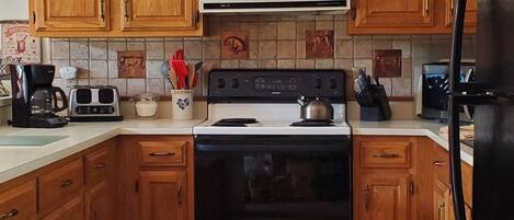 Micro-ondes, four, plaque de cuisson, lave-vaisselle