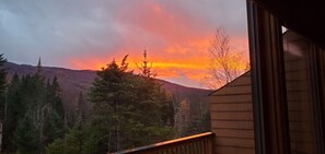 Interior - 2-bedroom mountain getaway in Bretton Woods with A/C, family-pet friendly (Carroll)