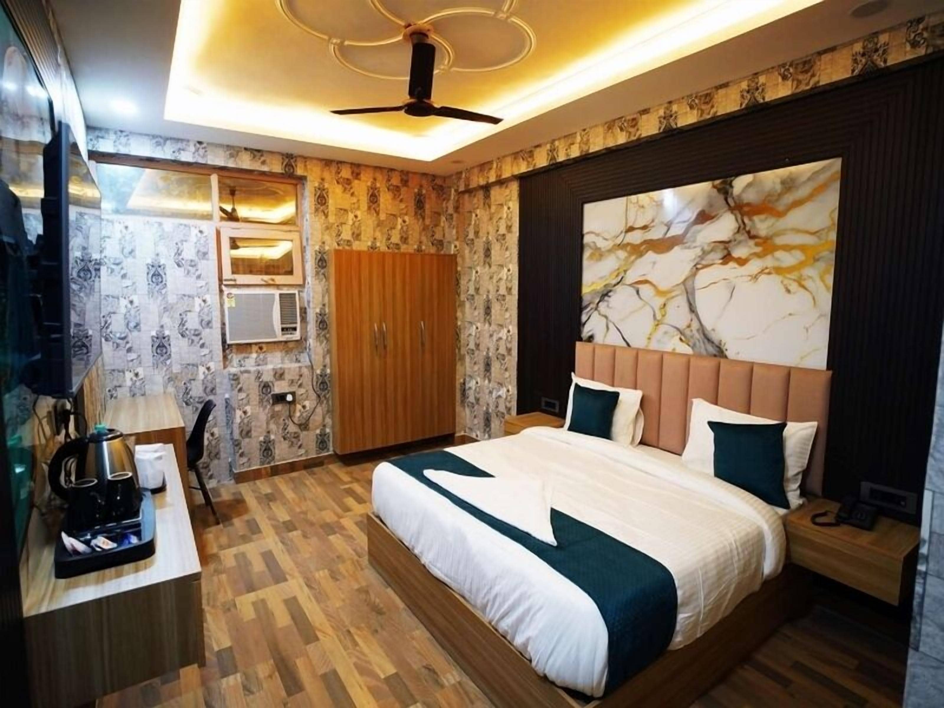 Classic Double Room, City View | Desk, laptop workspace, iron/ironing board, free WiFi