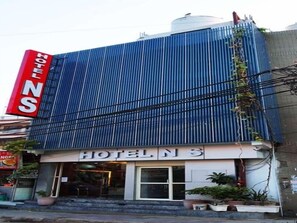 واجهة المنشأة