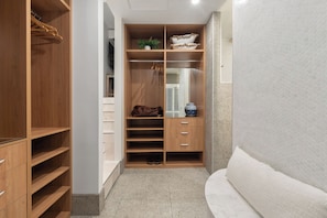 Interior - Tuscan Sunrise Beach House (Sunrise Beach)