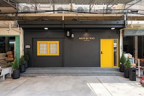 Front of property - Arun Sa Wad - Chinatown (Bangkok)