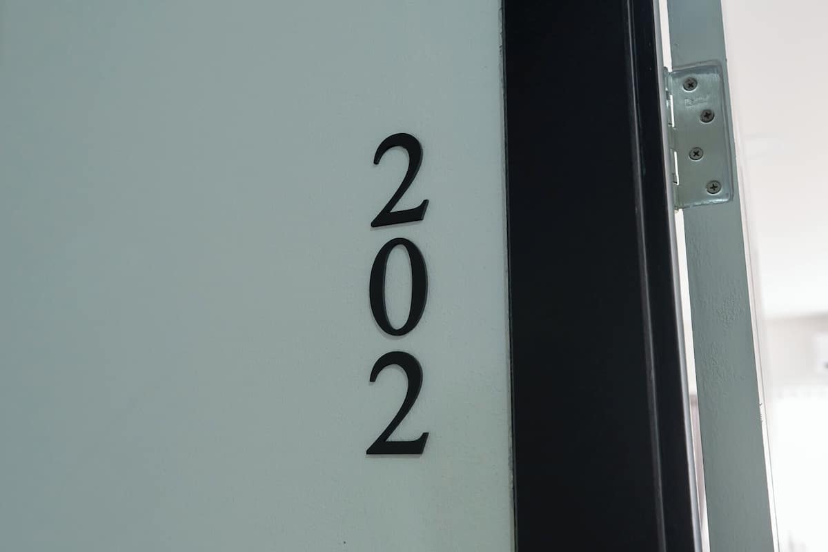 Phòng 4 Deluxe, 2 giường cỡ queen, không hút thuốc | Bàn, bàn ủi/dụng cụ ủi quần áo, truy cập Internet không dây miễn phí