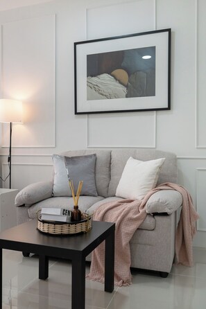 Phòng 4 Deluxe, 2 giường cỡ queen, không hút thuốc | Bàn, bàn ủi/dụng cụ ủi quần áo, truy cập Internet không dây miễn phí 